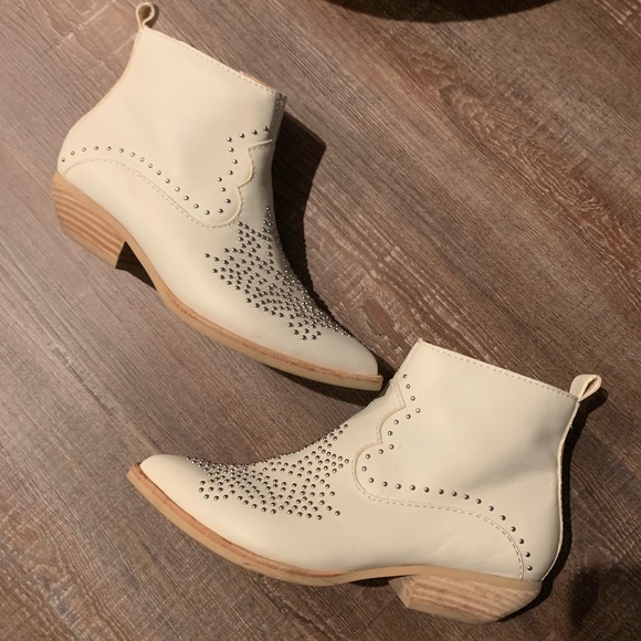 dolce vita uma studded leather bootie